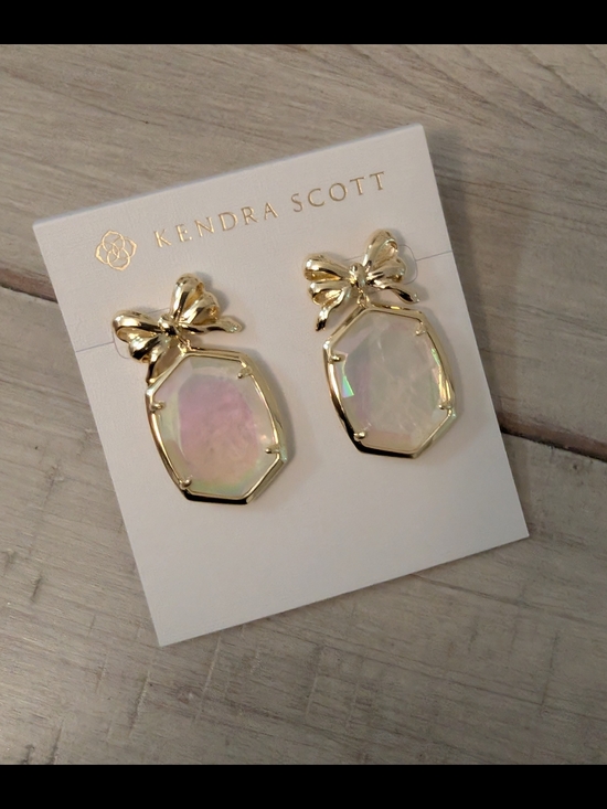 Kendra Scott Jewelry - Kendra Scott Daphne Bow Drop Earrings Gold And Mother Of Pearl